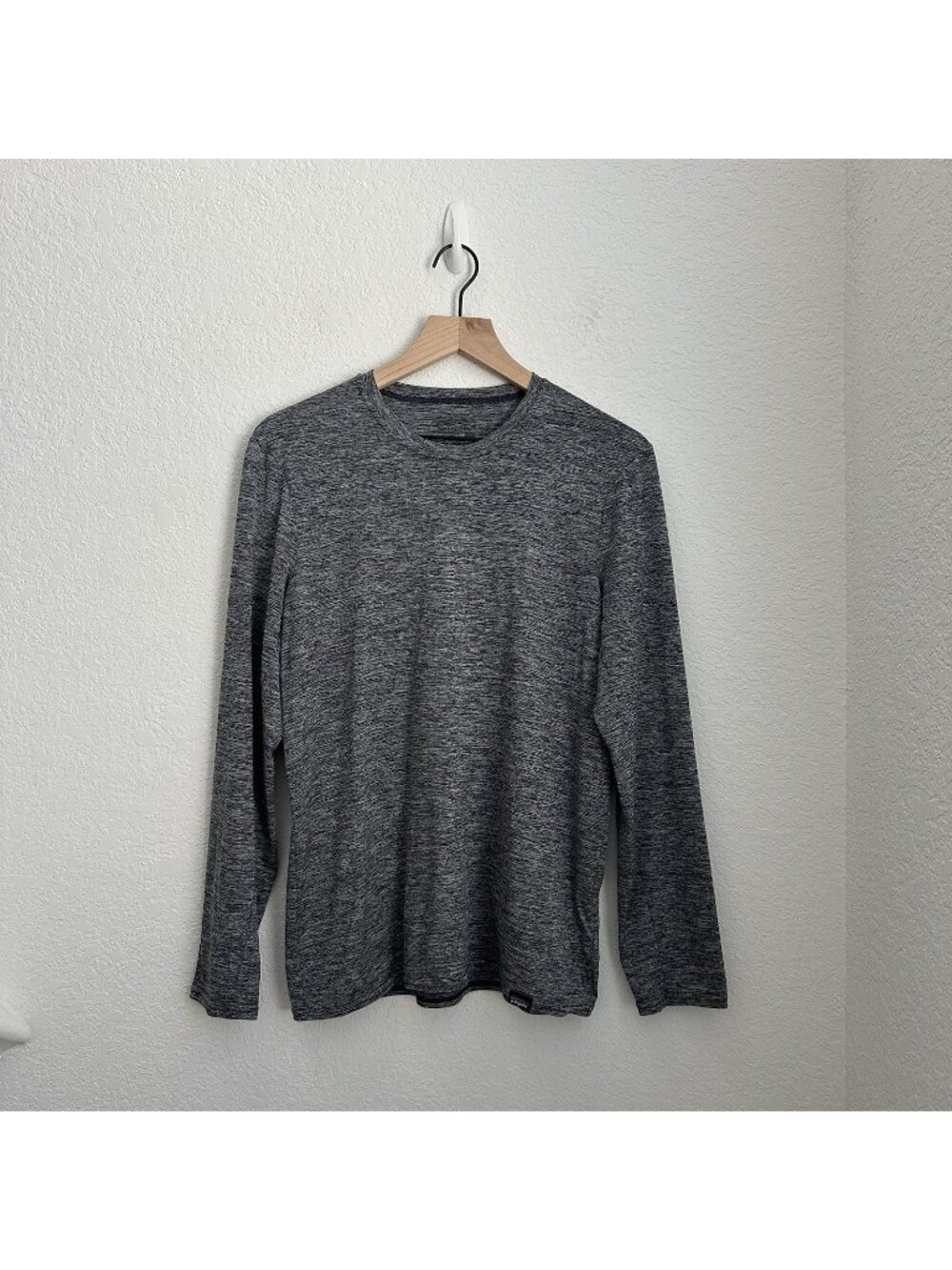 Patagonia Capilene Shirt Men's M Gray Lightweight Base Layer Long Sleeve